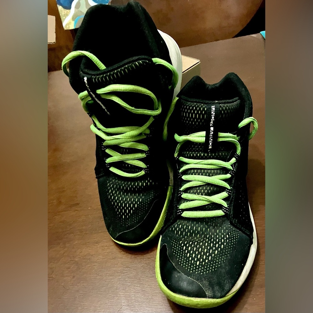 Size 5y UNDER ARMOUR HIGHTOP Xtreme Support Sport Footwear
